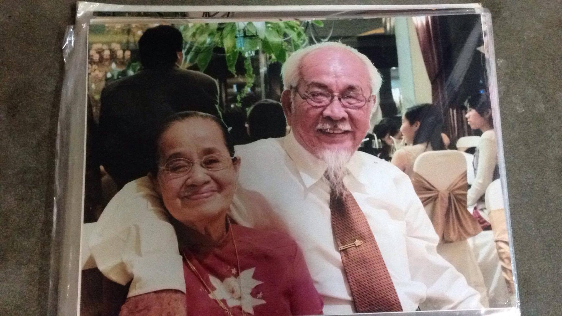 ong noi va meo con ben duong ray xe lua anh 2