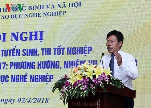 Truong nghe co dam cam ket tra lai hoc phi neu ra truong that nghiep? hinh anh