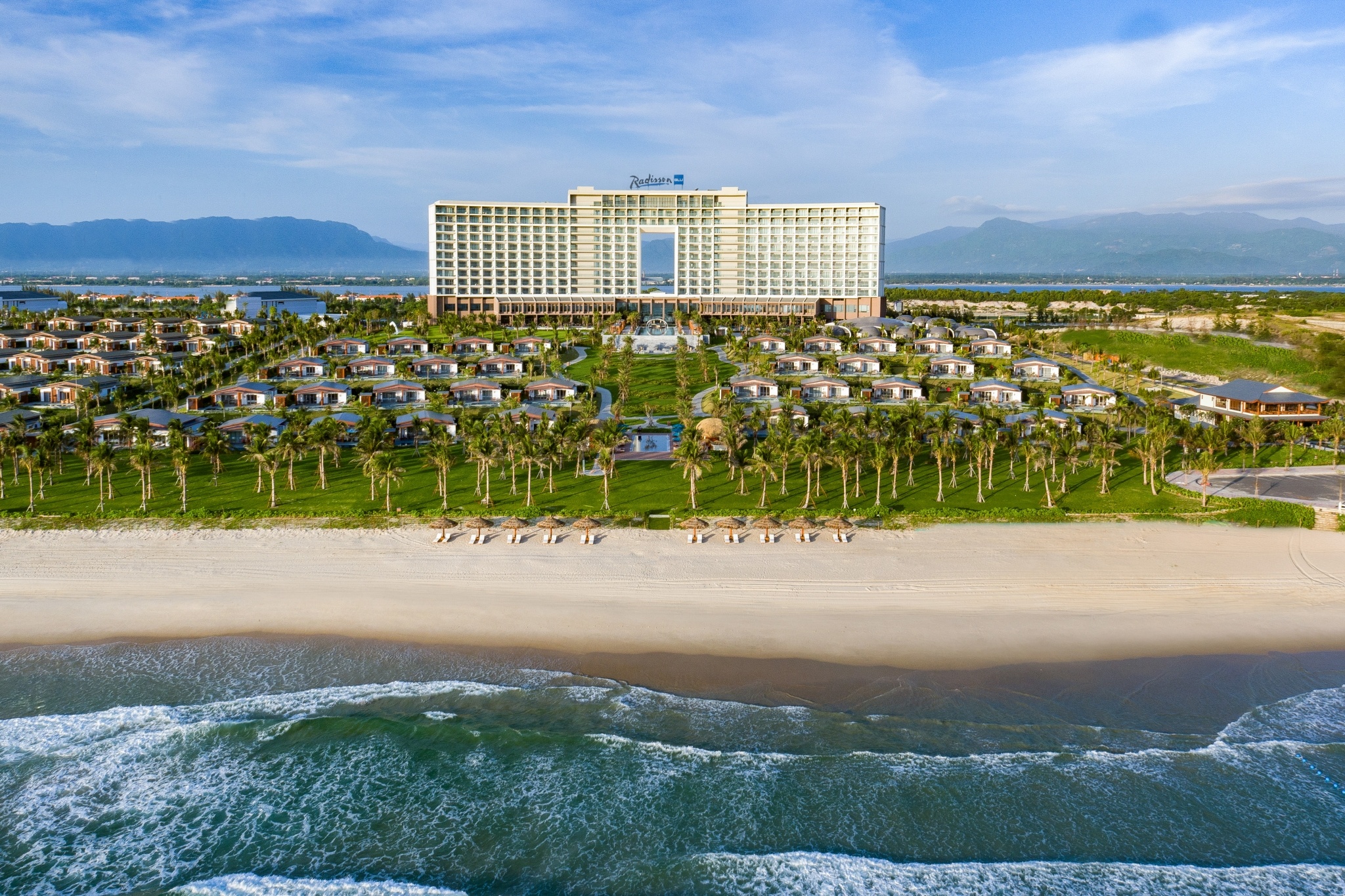 Cung Radisson Hotel Group di qua nhung cung duong Viet Nam hinh anh