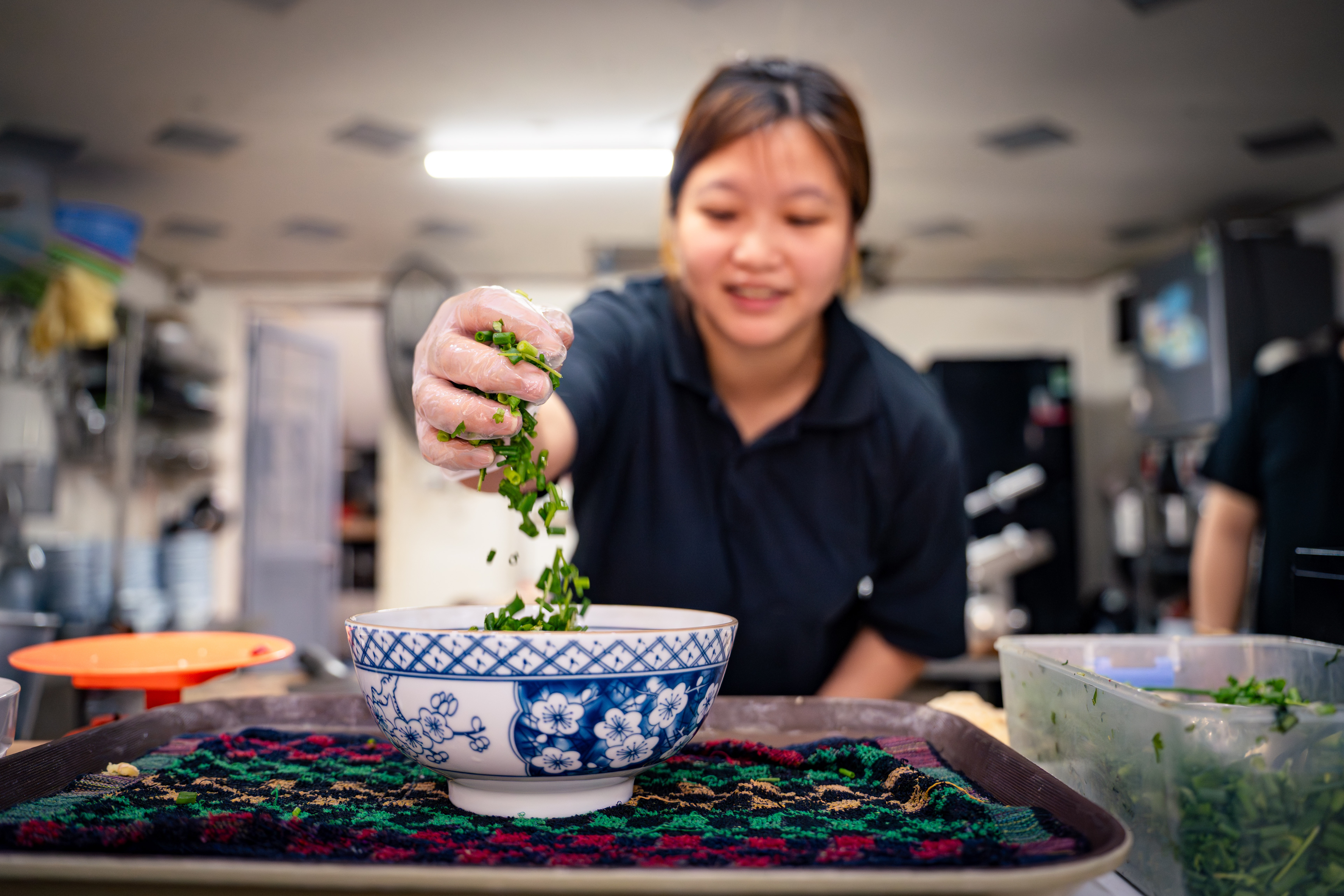 Co gai nghi viec van phong, ke thua quan pho hon 100 tuoi cua gia dinh hinh anh