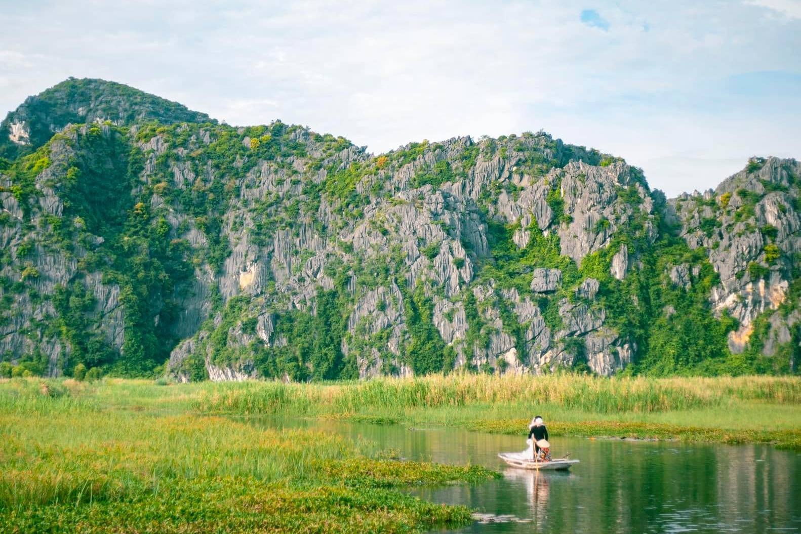 Ngon nui Meo Cao tai Ninh Binh gay chu y hinh anh
