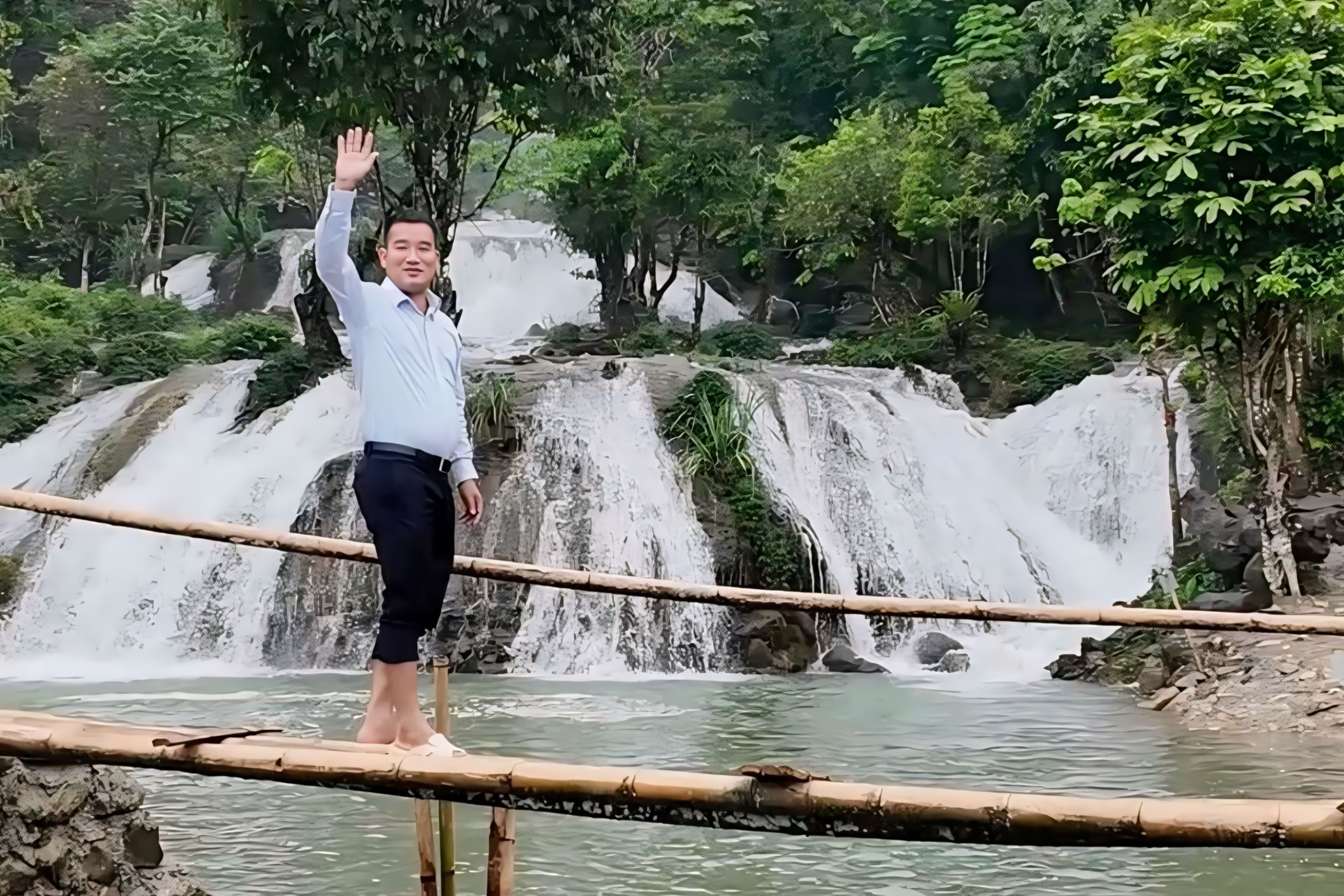 Bi thu xa o Phu Tho xan quan loi suoi, quay video quang ba du lich hinh anh