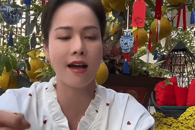 'Laura cà phê của Nhật Kim Anh' là gì mà phủ sóng mạng xã hội?
