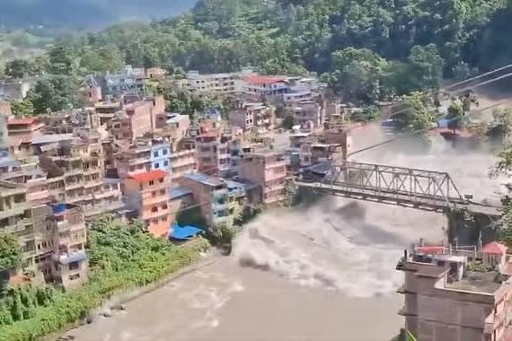 Thảm họa lũ lụt Nepal: Mất liên lạc với du khách của 19 quốc gia