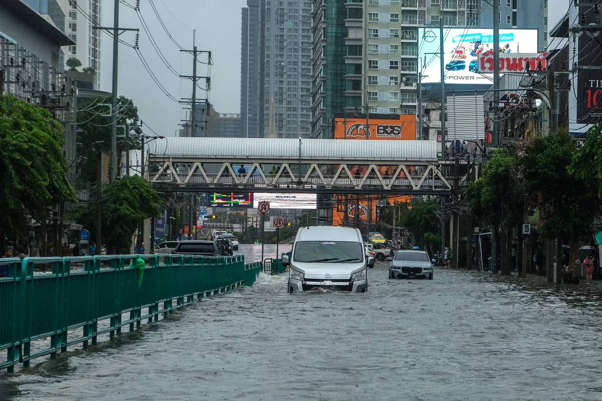 Khuyến cáo khách đến sân bay Bangkok giữa thảm họa ngập lụt