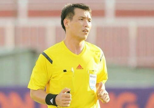 Cuu trong tai FIFA Dinh Van Dung bao ve trong tai thoi phat den HAGL hinh anh