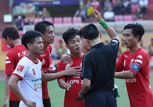 Nhin tu chan thuong cua Van Hao: Trach nhiem cua trong tai den dau? hinh anh