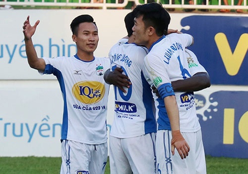 CLB Can Tho 2-2 HAGL: Cong Phuong sut 11 m ghi ban hinh anh