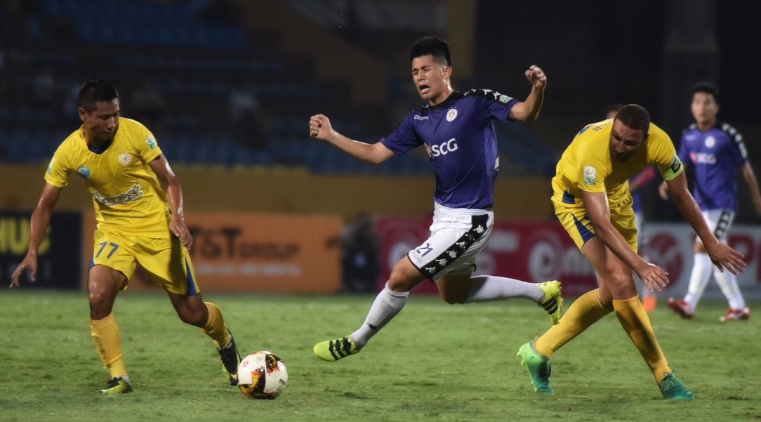 Dinh Trong bi tran dich co chan, phai nghi mot tuan hinh anh