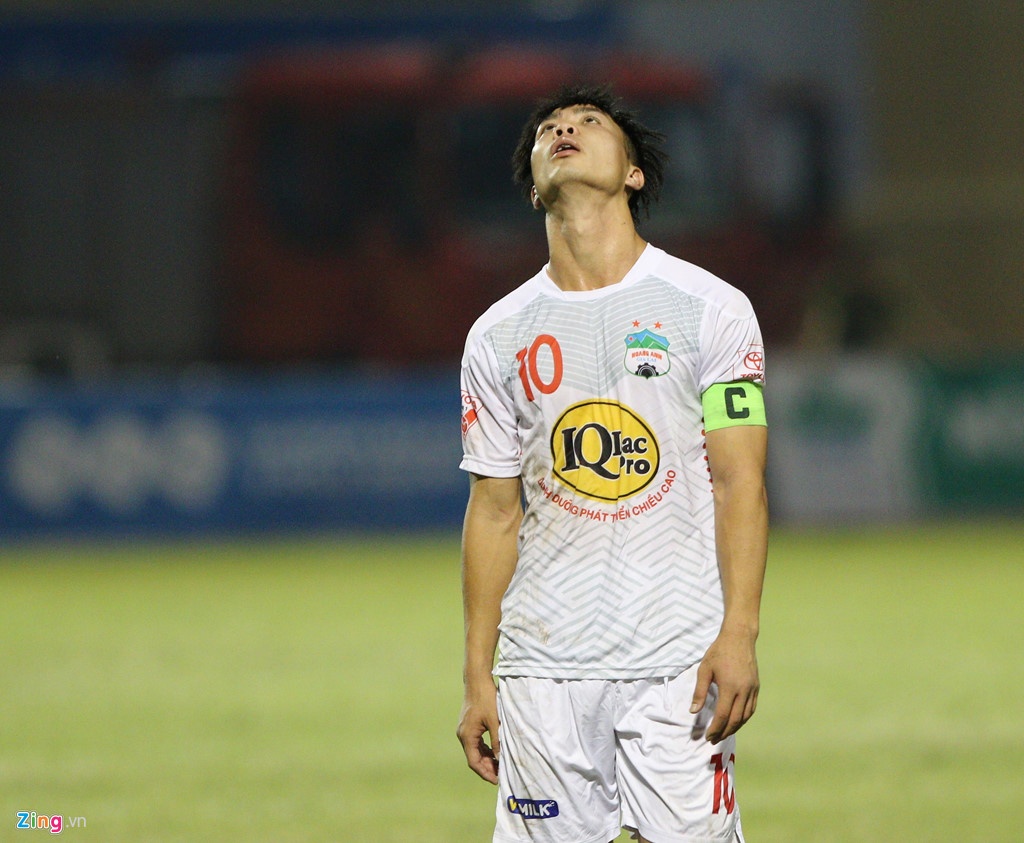 HLV HAGL noi gi ve pha bong xau xi cua Cong Phuong? hinh anh