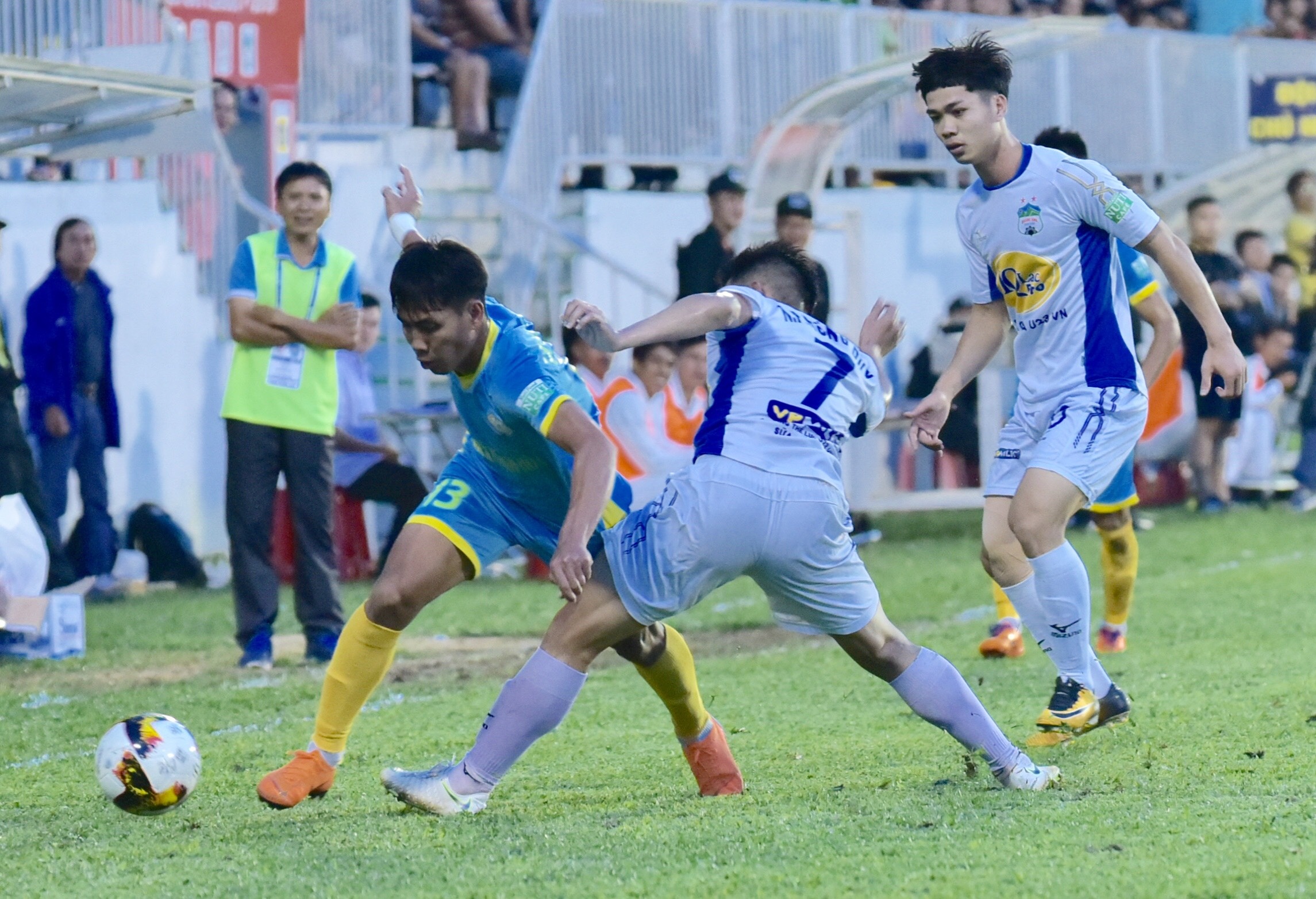 Cong Phuong,  Tuan Manh,  Cong Phuong phan ung anh 1