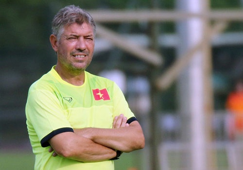 Dat dau an voi bong da tre, ong Gede gan bo voi VFF them 2 nam hinh anh