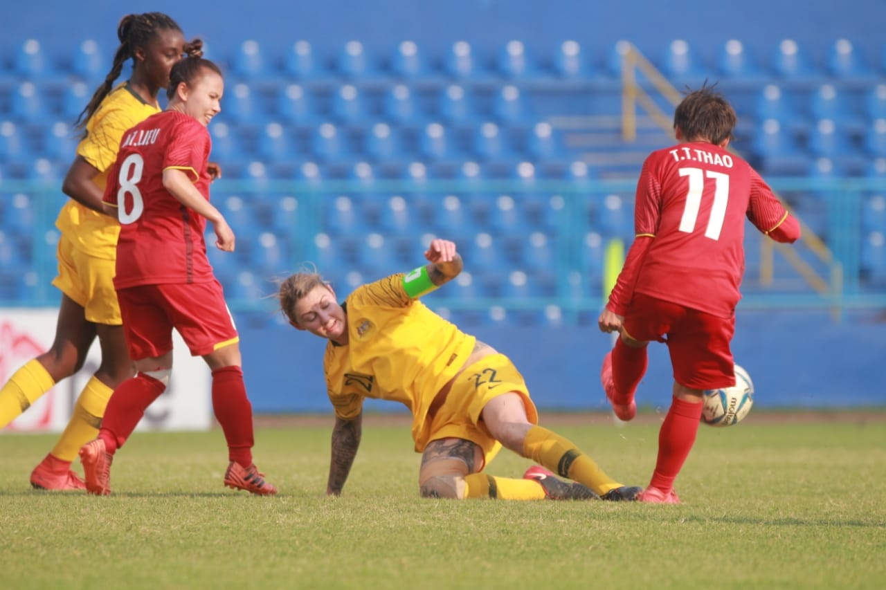 Doi tuyen nu Viet Nam thua U20 Australia o ban ket AFF Cup hinh anh