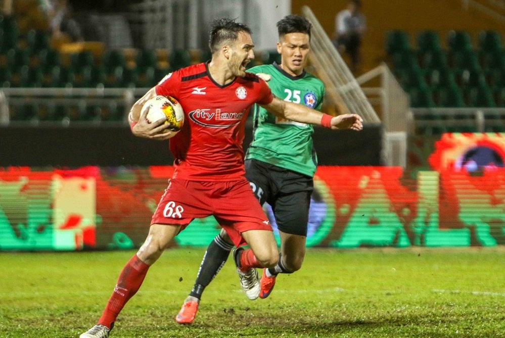 Thu mon CLB Da Nang nhan an phat nang vi dap doi thu hinh anh