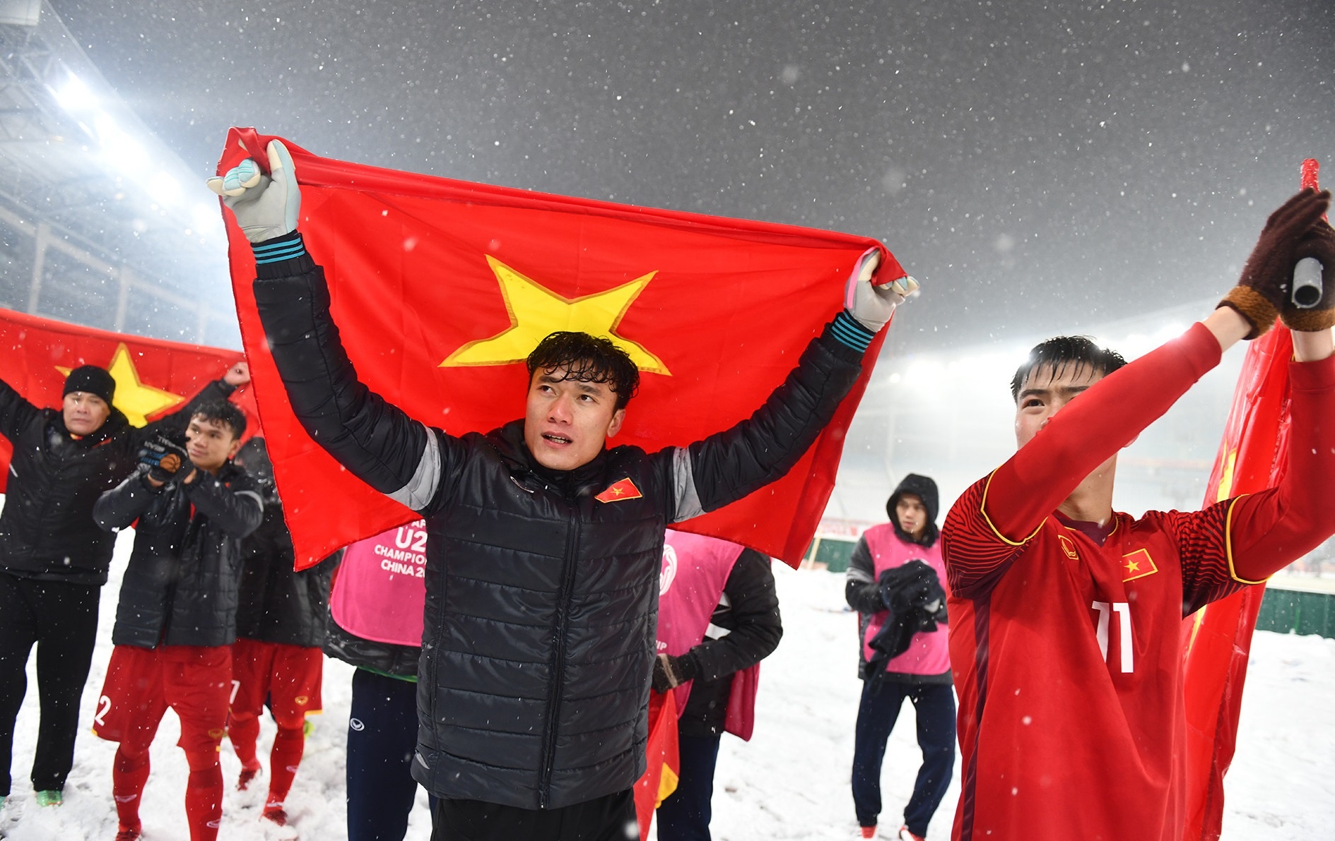 Gan nua doi hinh U23 Viet Nam tap trung muon hinh anh