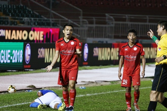 Sam Ngoc Duc bi cam thi dau xuyen 2 mua giai hinh anh