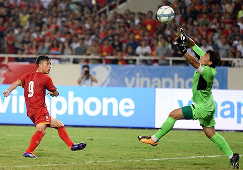 Phan Van Duc tiec vi khong doi no duoc Uzbekistan hinh anh