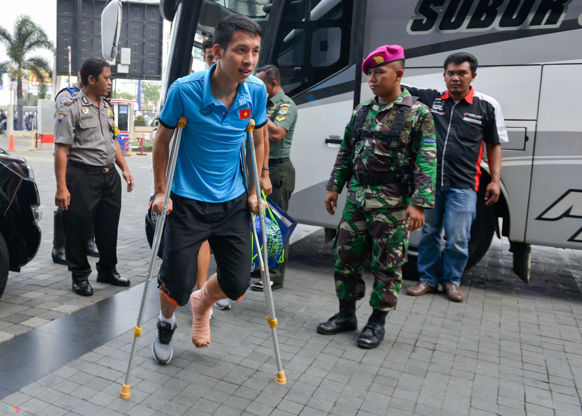 Do Hung Dung nhan gui gi voi dong doi truoc khi ve nuoc? hinh anh