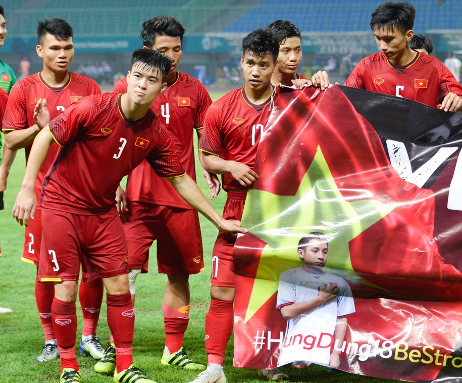 Do Hung Dung xuc dong khi duoc dong doi tri an theo cach dac biet hinh anh