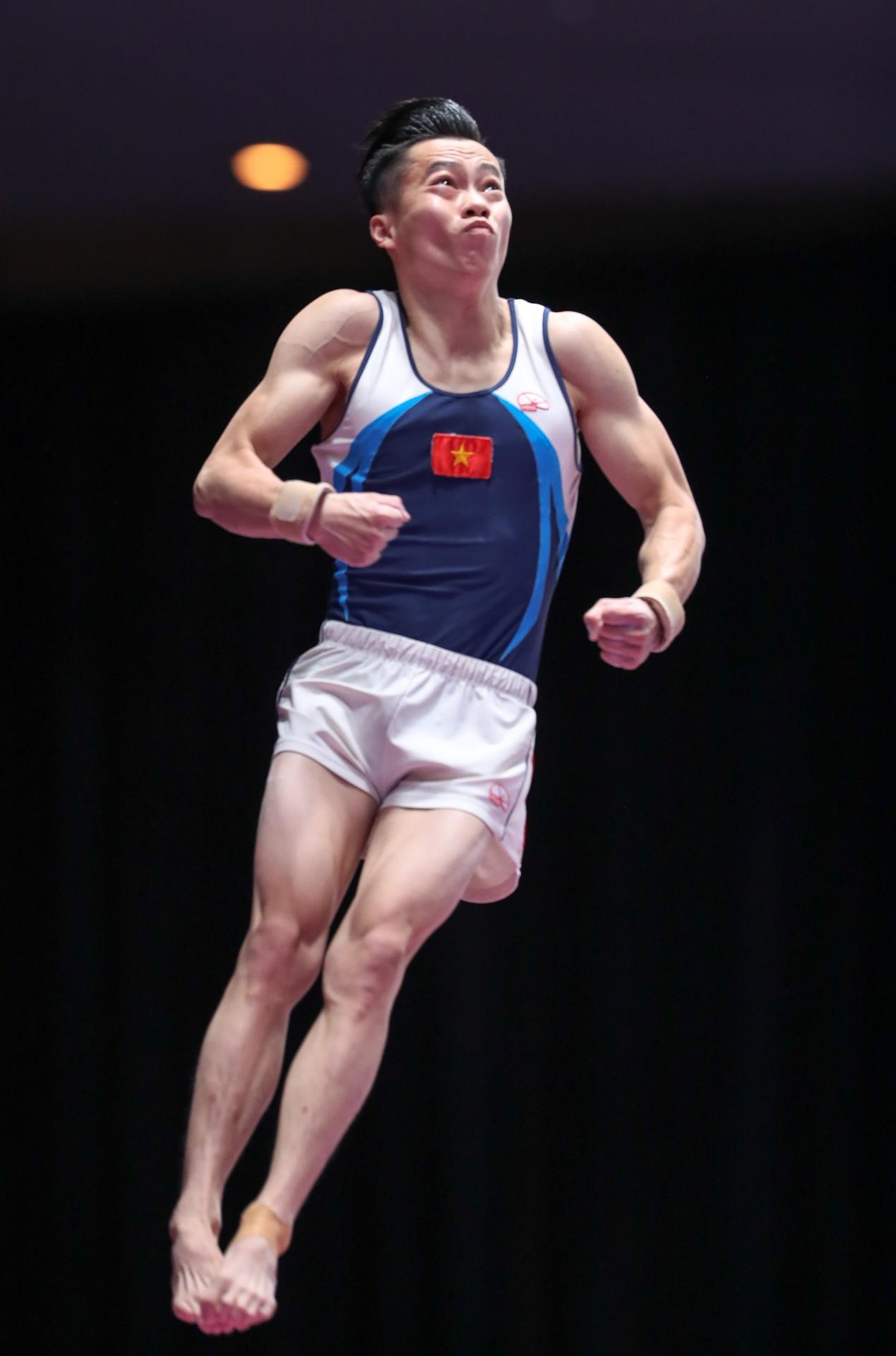 Le Thanh Tung,  TDDC,  HLV Truong Minh Sang,  ASIAD 2 anh 1