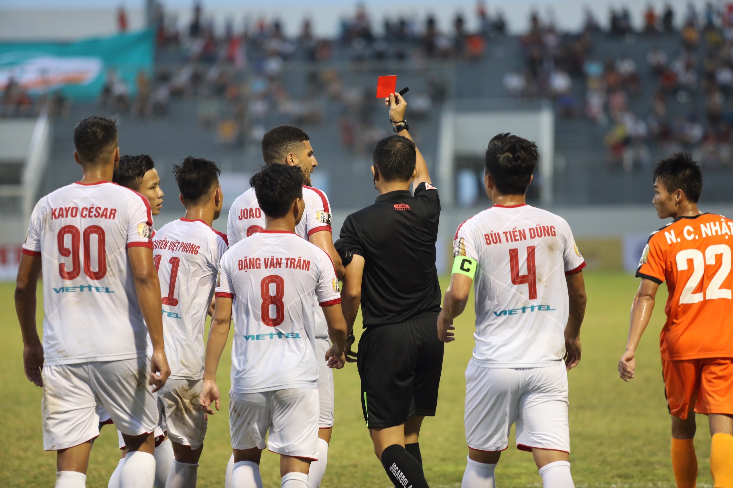 Viettel,  Que Ngoc Hai nhan the do,  Bui Tien Dung anh 2