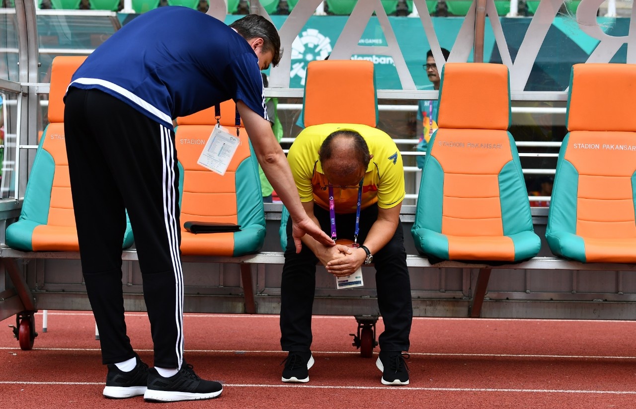 HLV Mai Duc Chung: 'That bai de Olympic Viet Nam phan dau hon' hinh anh