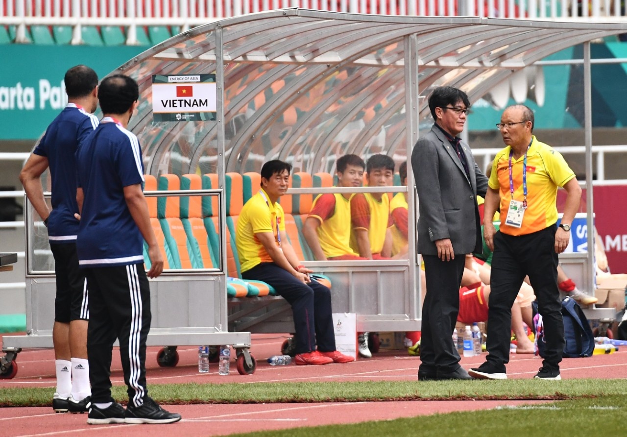 Olympic Việt Nam, trọng tài, UAE, ASIAD 2018 ảnh 4 Olympic Viet Nam, trong tai, UAE, ASIAD 2018 anh 4