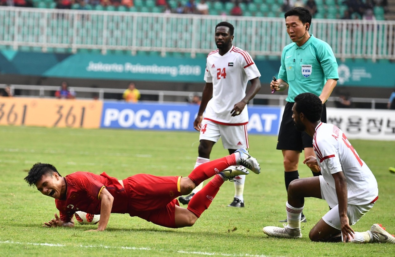 HLV Le Thuy Hai: 'Sai lam cua trong tai la mot phan trong bong da' hinh anh