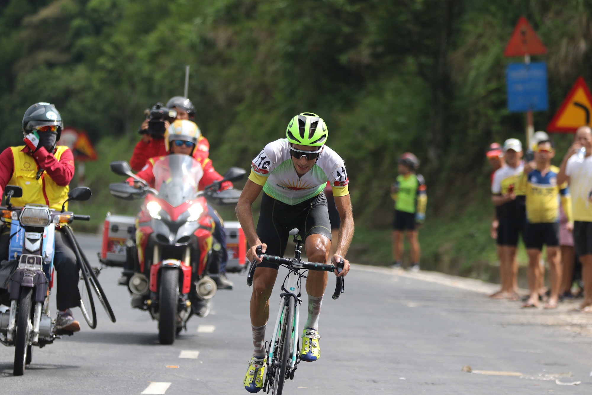 Ngoai binh tam chiem ngoi vua leo deo giai dua xe VTV Cup hinh anh