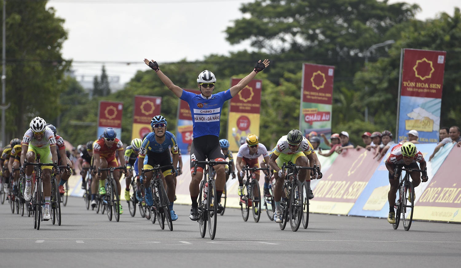 David Van Eerd xay chac ngoi dau sau chang 8 VTV Cup 2018 hinh anh