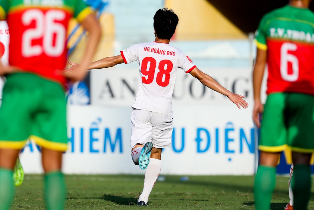 HLV Hải Biên, CLB Viettel, Thể Công ảnh 1 HLV Hai Bien, CLB Viettel, The Cong anh 1