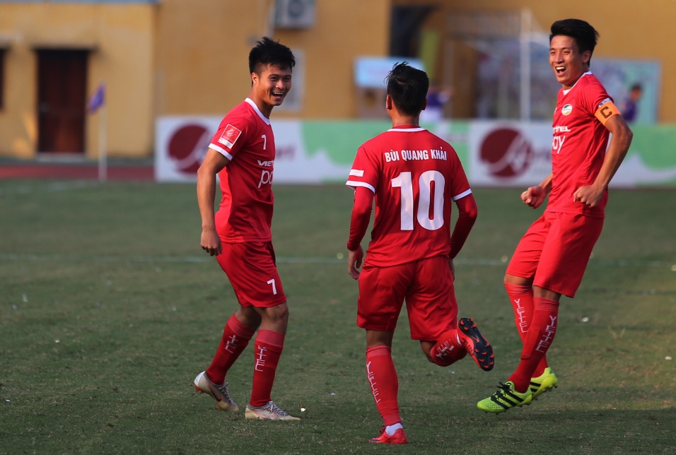 CLB Viettel dung cau thu ngoai, mua nhieu tuyen thu cho V.League 2019 hinh anh