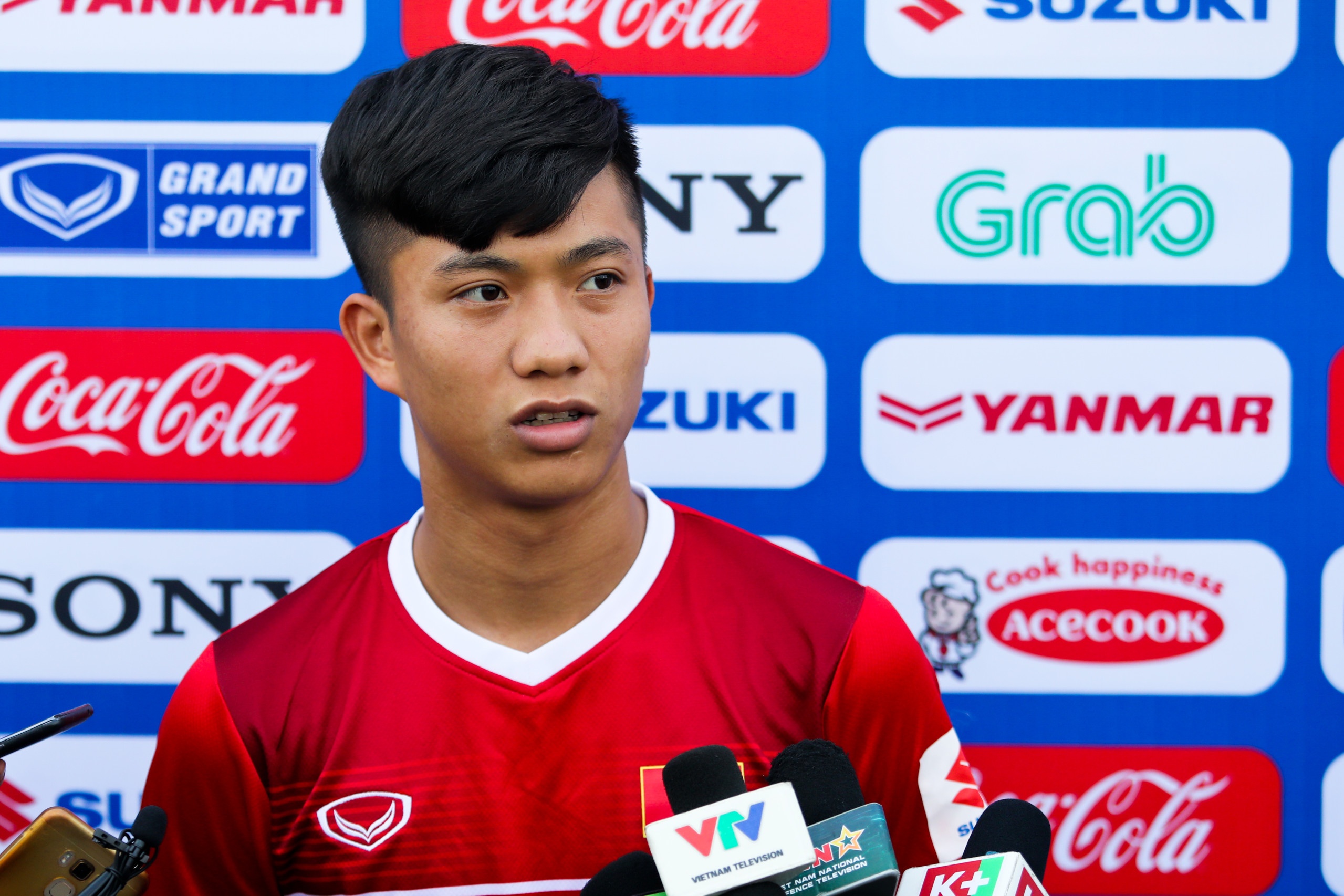 Tien ve Van Duc: 'AFF la giai dau lon, khao khat cua toi' hinh anh