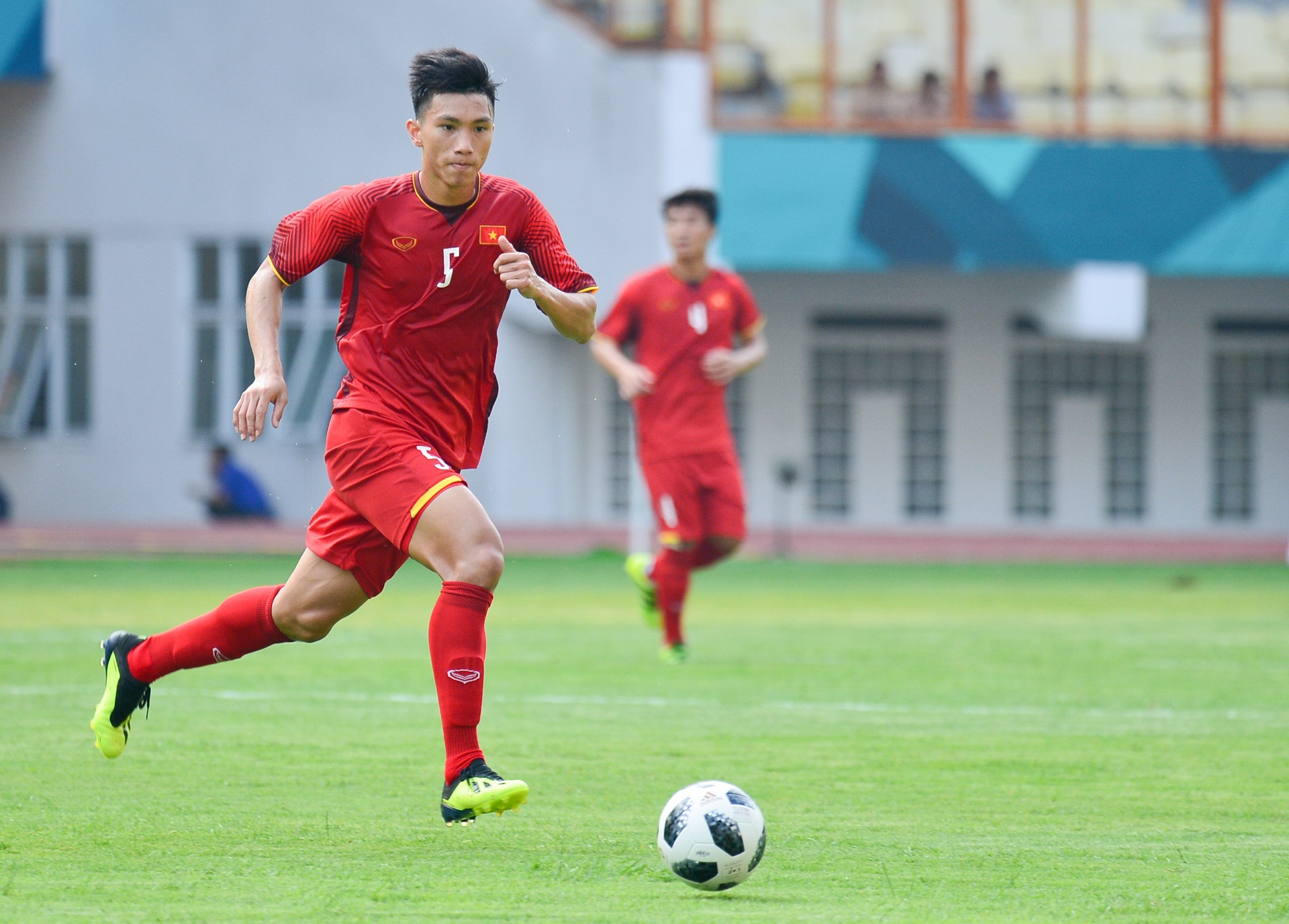 Đoàn Văn Hậu, U19 Việt Nam, đội tuyển Việt Nam, AFF Cup 2018, U19 châu Á 2018 ảnh 3 Doan Van Hau, U19 Viet Nam, doi tuyen Viet Nam, AFF Cup 2018, U19 chau A 2018 anh 3