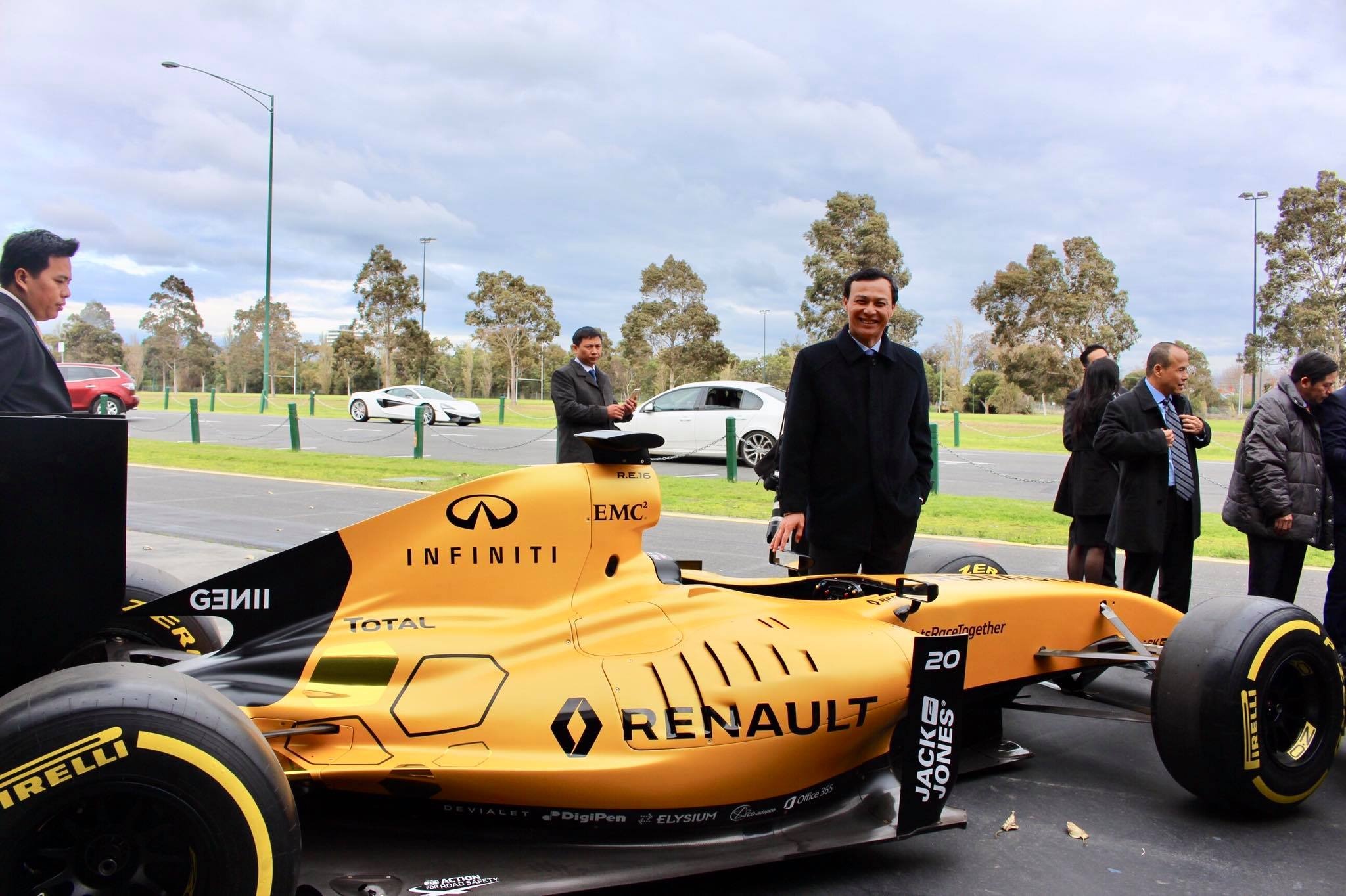Nguyen dai su VN tai Australia: 'Mo duong dua F1 se nang tam quoc gia' hinh anh