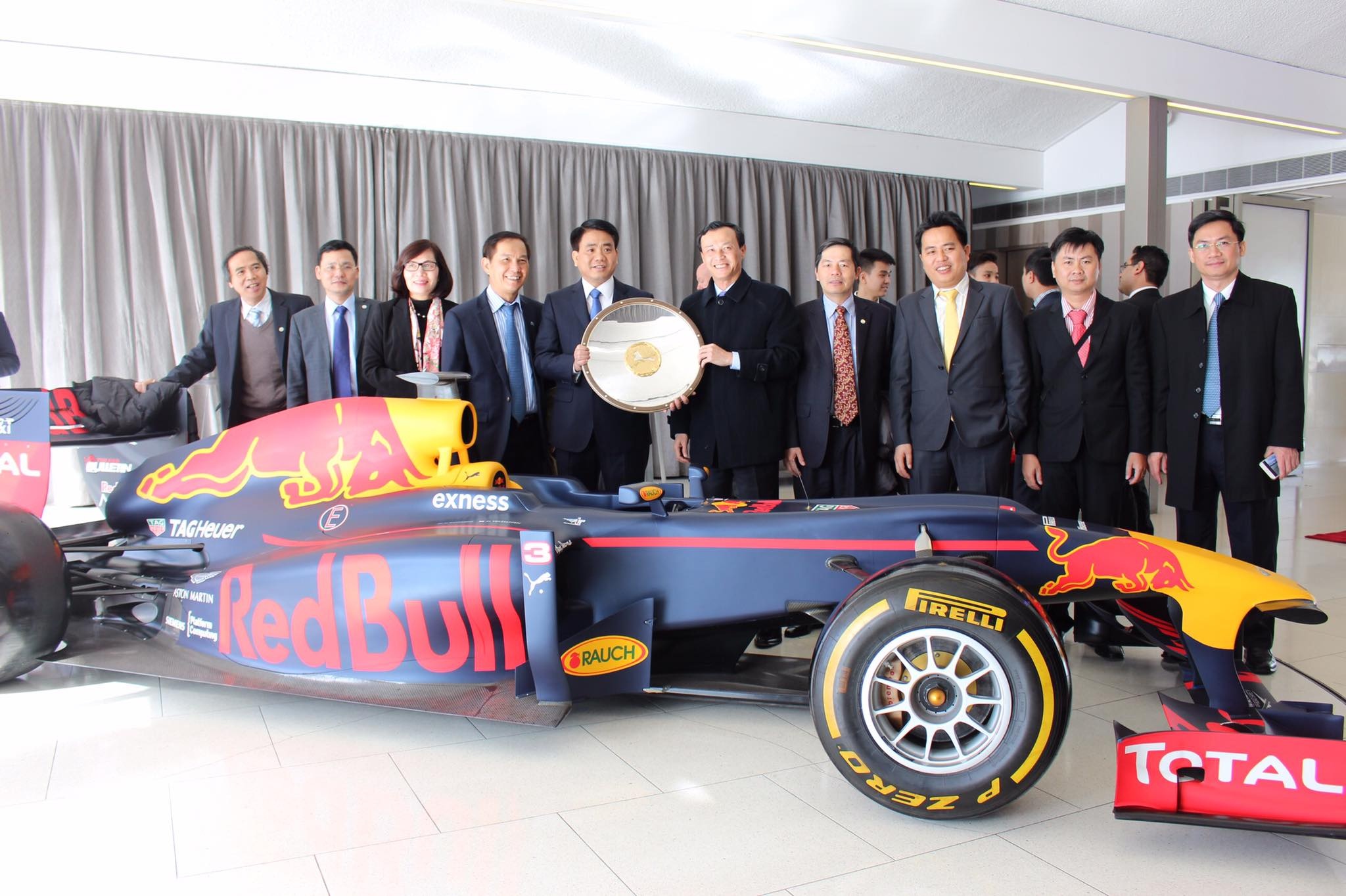 Dua xe F1,  Dai su Luong Thanh Nghi,  Ha Noi to chuc dua xe F1 anh 3