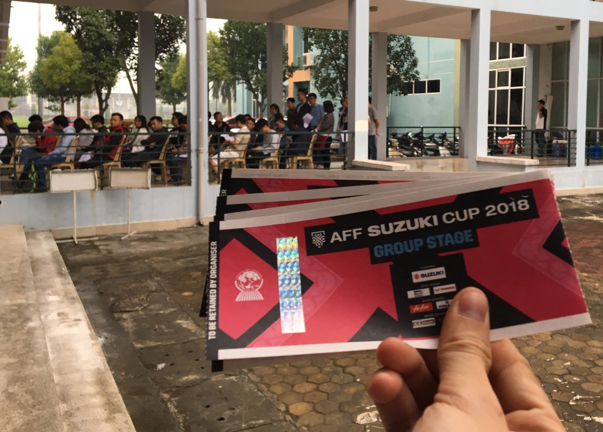 Dan phe day gia ve xem DT Viet Nam len 2,5 trieu dong mot cap hinh anh