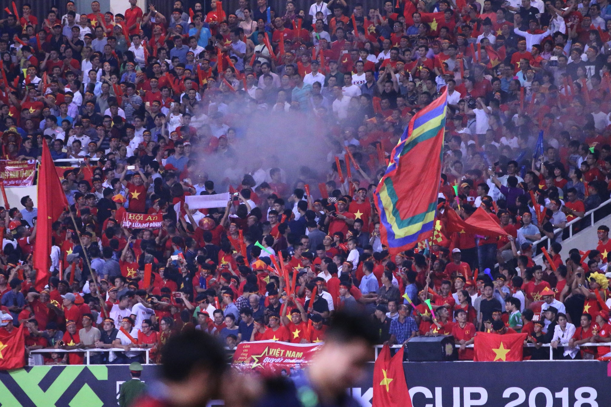 Phao sang,  co dong vien,  AFF Cup 2018,  san trung lap,  doi tuyen Viet Nam anh 2