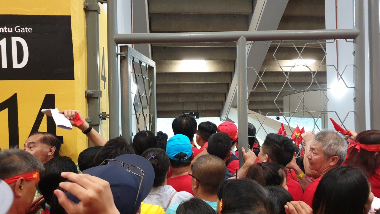 CĐV Việt Nam, CĐV Malaysia, AFF Cup 2018, Duy Hiếu ảnh 1 CDV Viet Nam, CDV Malaysia, AFF Cup 2018, Duy Hieu anh 1