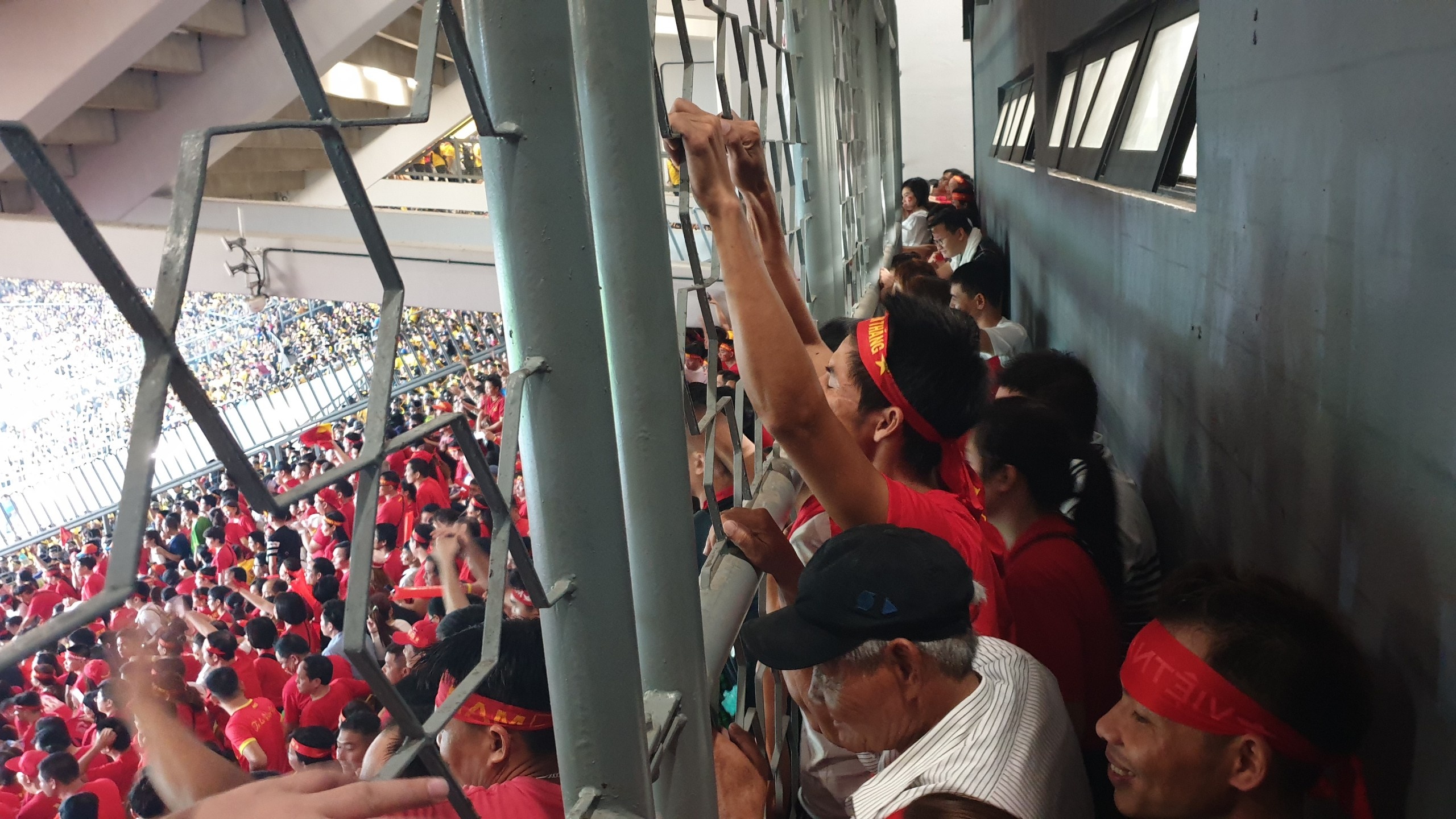 CĐV Việt Nam, CĐV Malaysia, AFF Cup 2018, Duy Hiếu ảnh 9 CDV Viet Nam, CDV Malaysia, AFF Cup 2018, Duy Hieu anh 9