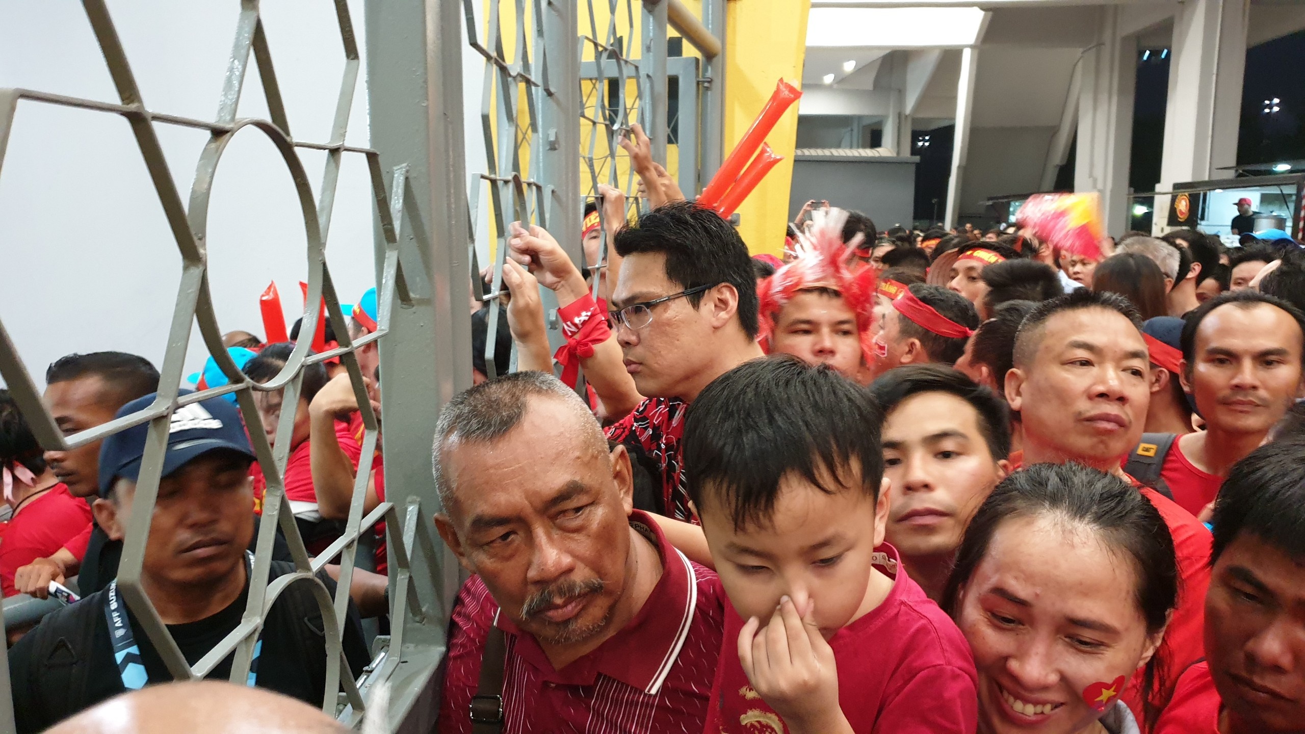 CĐV Việt Nam, CĐV Malaysia, AFF Cup 2018, Duy Hiếu ảnh 2 CDV Viet Nam, CDV Malaysia, AFF Cup 2018, Duy Hieu anh 2