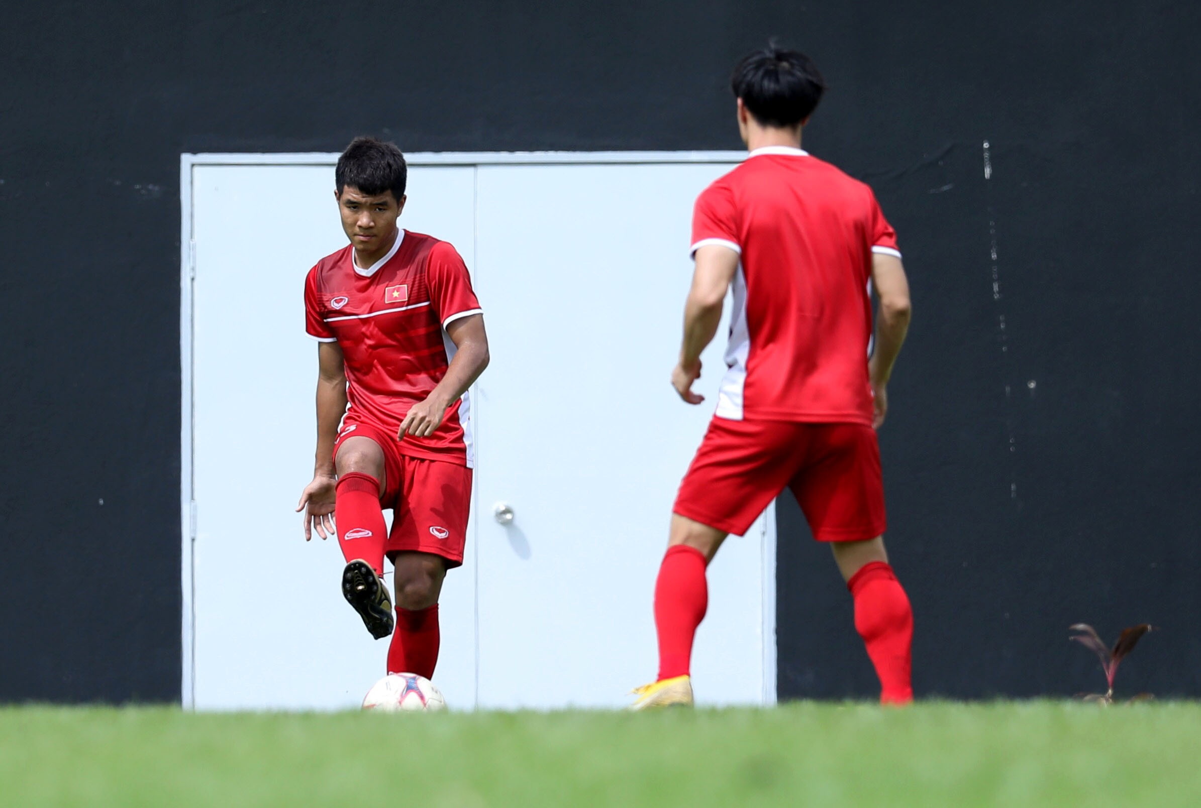 Duc Chinh xin tap them, HLV Park va nhieu cau thu vang mat hinh anh