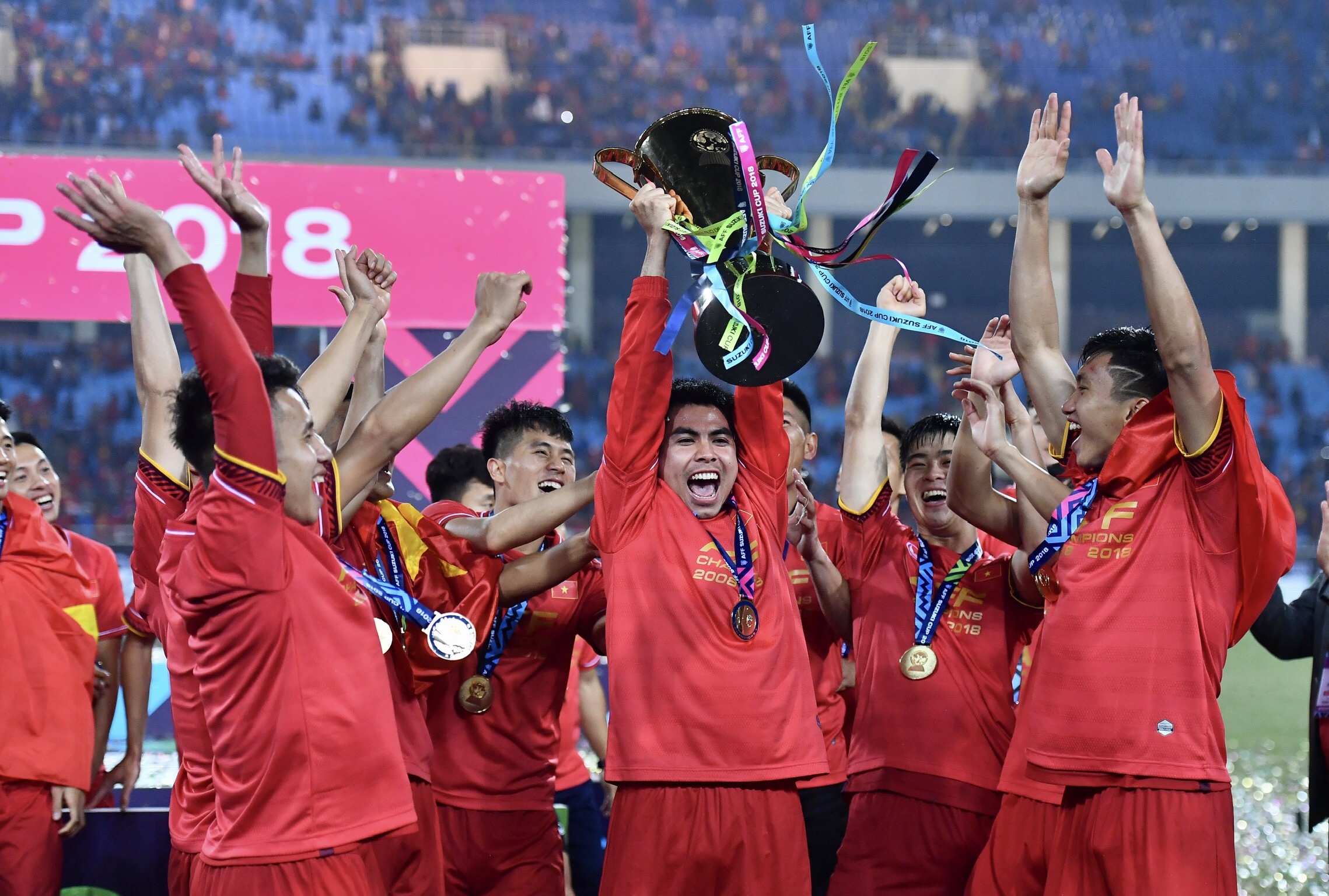 'Viet Nam vo dich' va thong diep tu hao dan toc tu nhung tac gia tre hinh anh