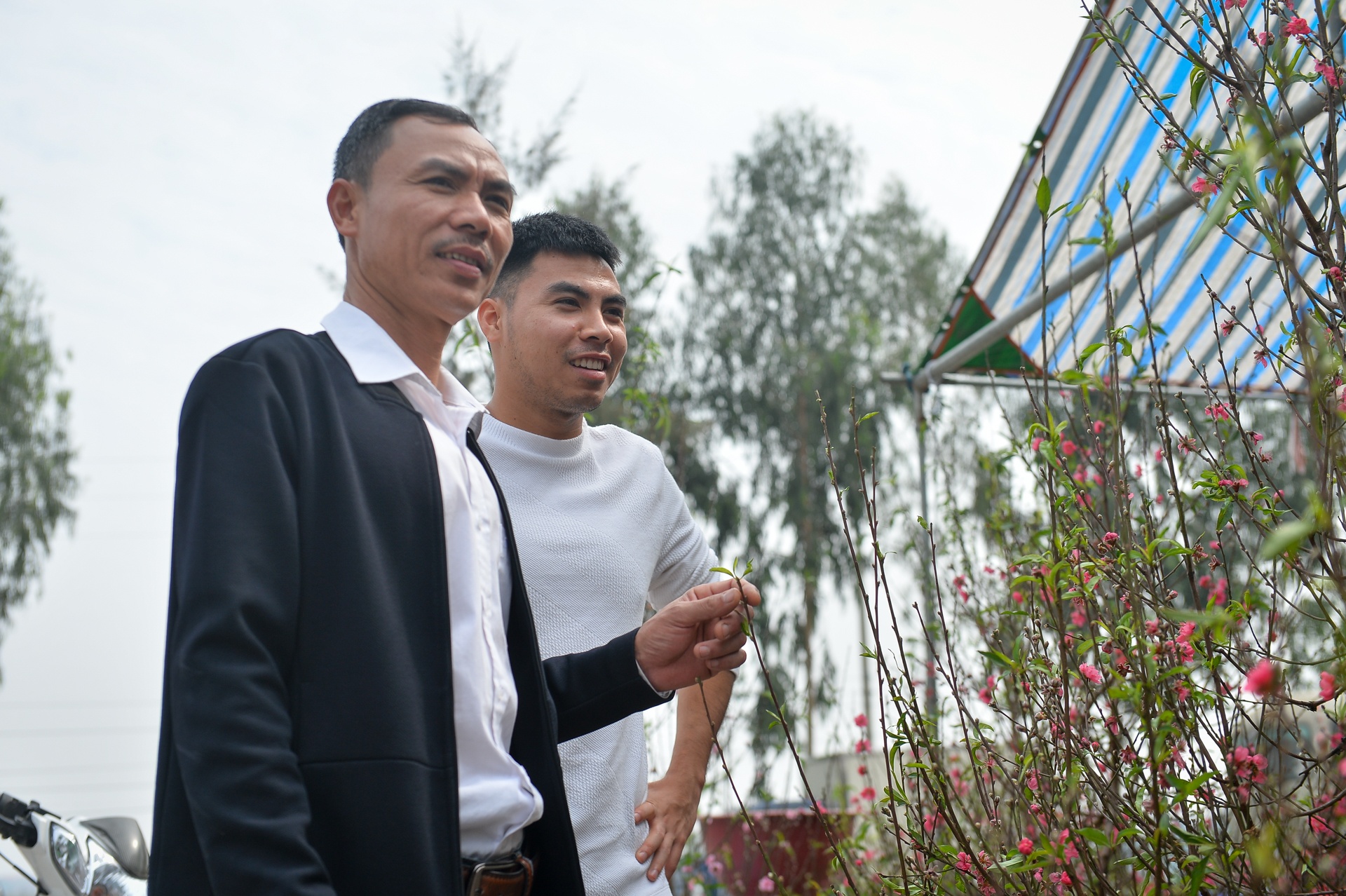 Duc Huy di choi cho Tet, nau bua tat nien cung gia dinh hinh anh