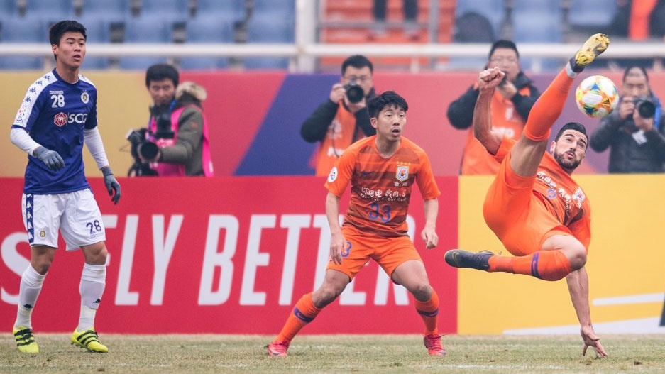 BLV Anh Ngoc: 'Dang cap cua Shandong Luneng vuot troi CLB Ha Noi' hinh anh