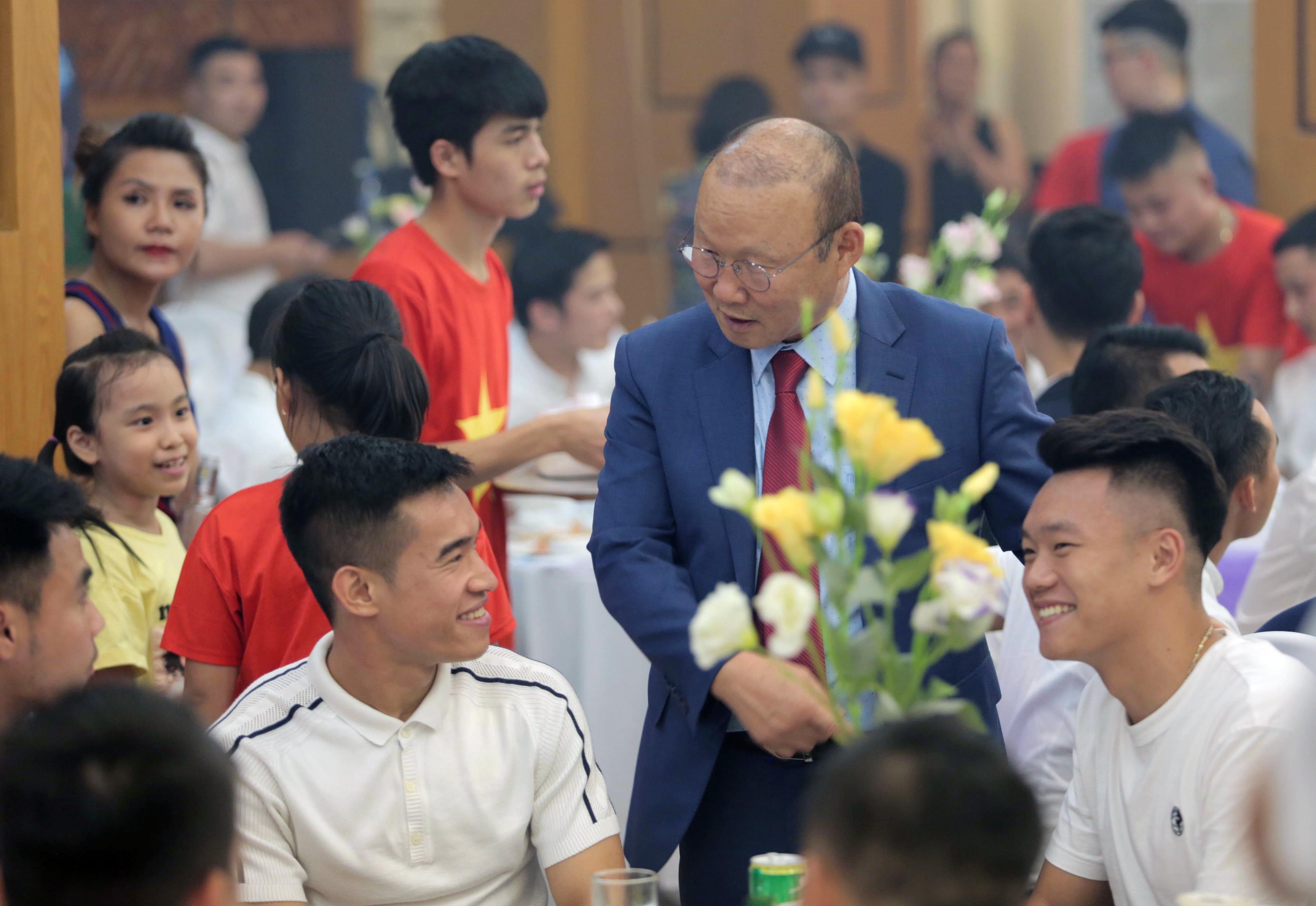 CLB Quang Ninh,  CLB Ha Noi,  V.League 2019,  bau Tam,  Asanzo anh 3
