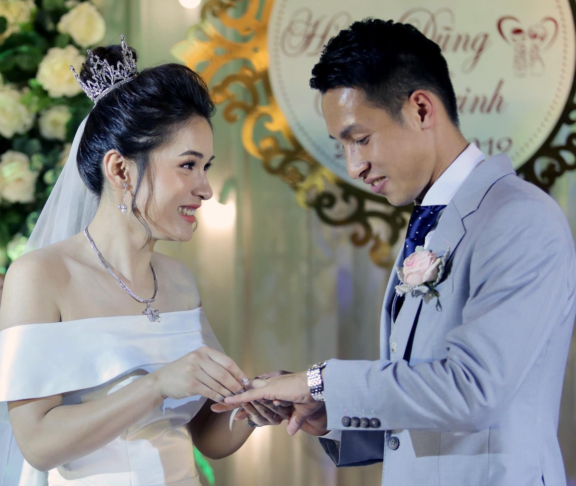 CLB Quang Ninh,  CLB Ha Noi,  V.League 2019,  bau Tam,  Asanzo anh 1