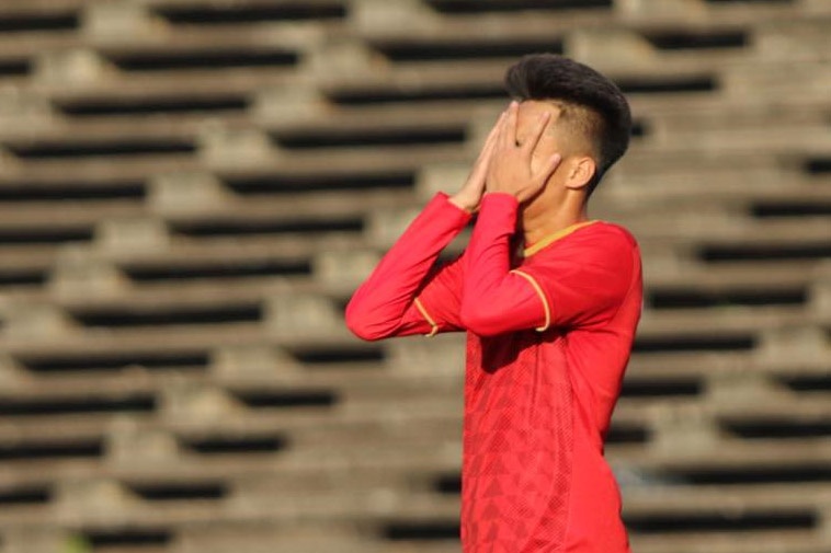 'U22 Viet Nam la buc tranh xam xit' hinh anh