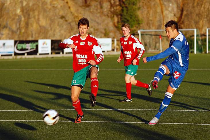 Alexsander Dang,  Tien dao Viet kieu,  doi tuyen Viet Nam anh 2