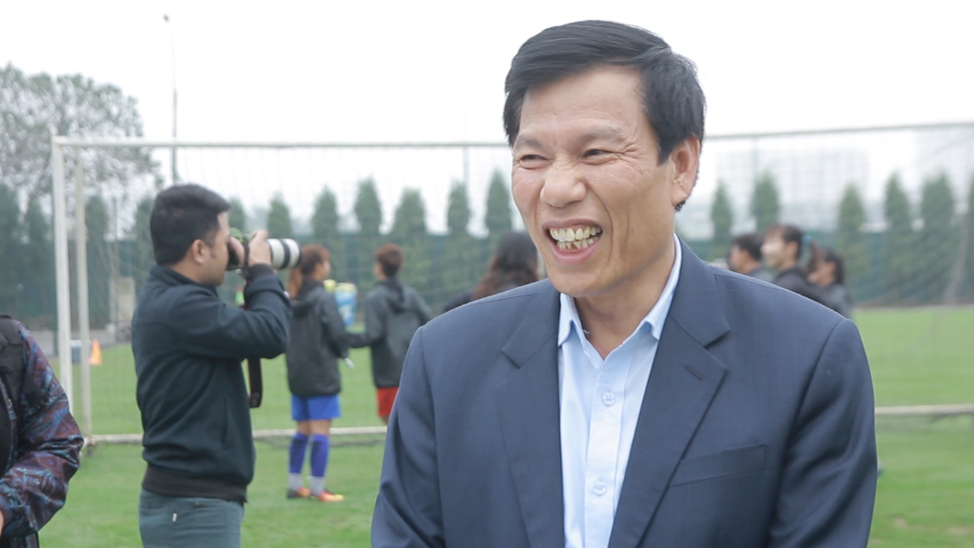 Bo truong Van hoa, The thao & Du lich tham doi tuyen nu Viet Nam hinh anh